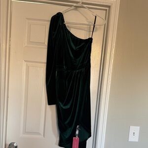 Elegant Green Velvet One-Shoulder Dress